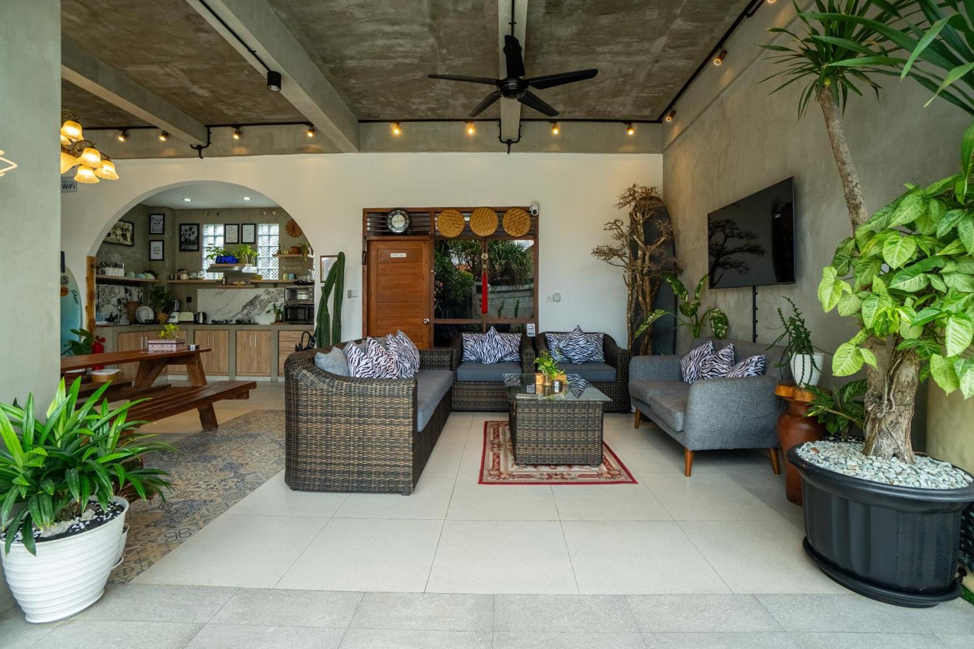 The Breeze Stay And Surf Canggu  Luaran gambar