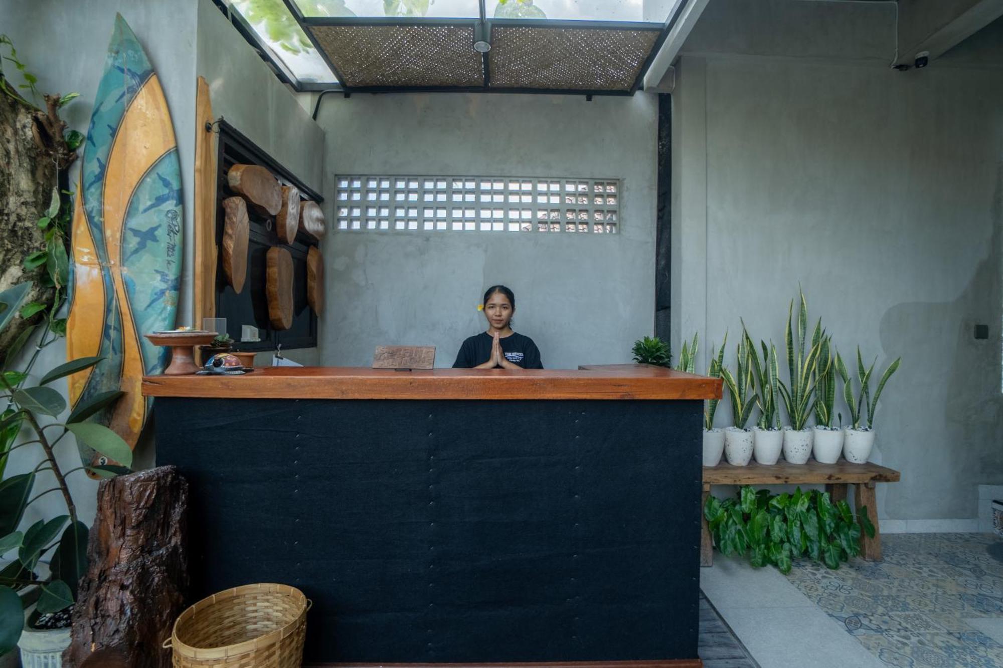 The Breeze Stay And Surf Canggu  Luaran gambar